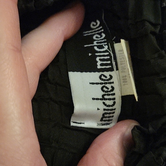 3/$30 VTG MICHELE MICHELLE Black Crinkle Cropped High Neck Baddie Blouse - Picture 5 of 8